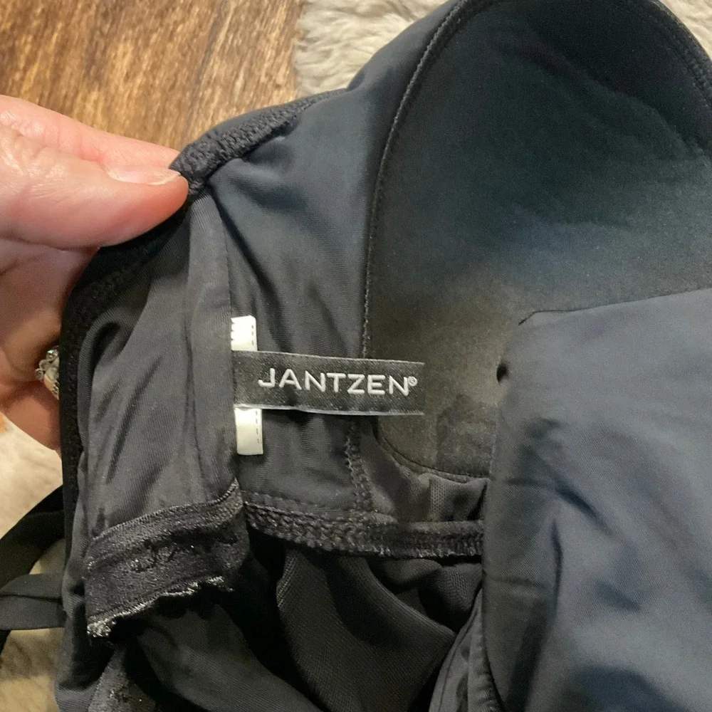 Jantzen Swimsuit One Piece Size 16 Black Supportive Adjustable Strap  Rouched‎